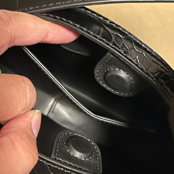 Orseund Iris Black Croc-Embossed Round Apple Leather shoulder Bag - Picture 7 of 11